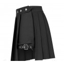 Minigonna plissettata con short interno e cinghia su coscia